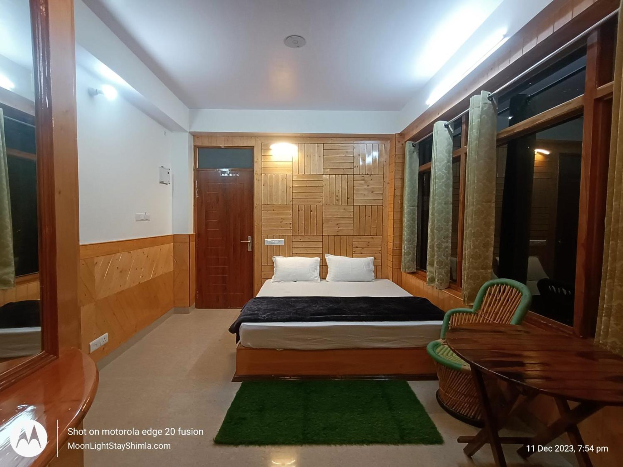 The Moonlight Stay - Shimla Bilik gambar